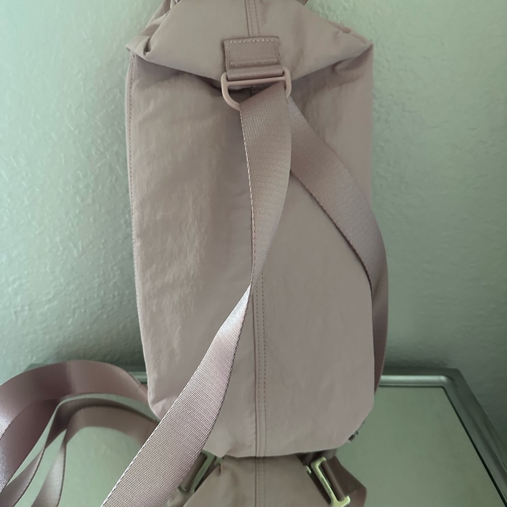 NWT lululemon athletica Dusty Pink Sling Crossbody Bag Fast Track 2.0 - Picture 8 of 8